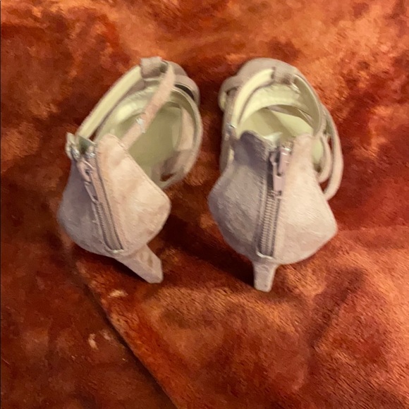 Heels - Picture 2 of 5